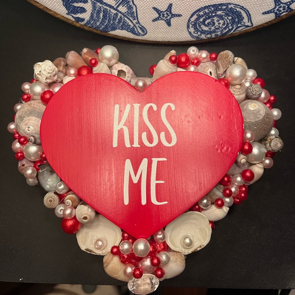 Malibu Valentine’s Kiss Me Plaque